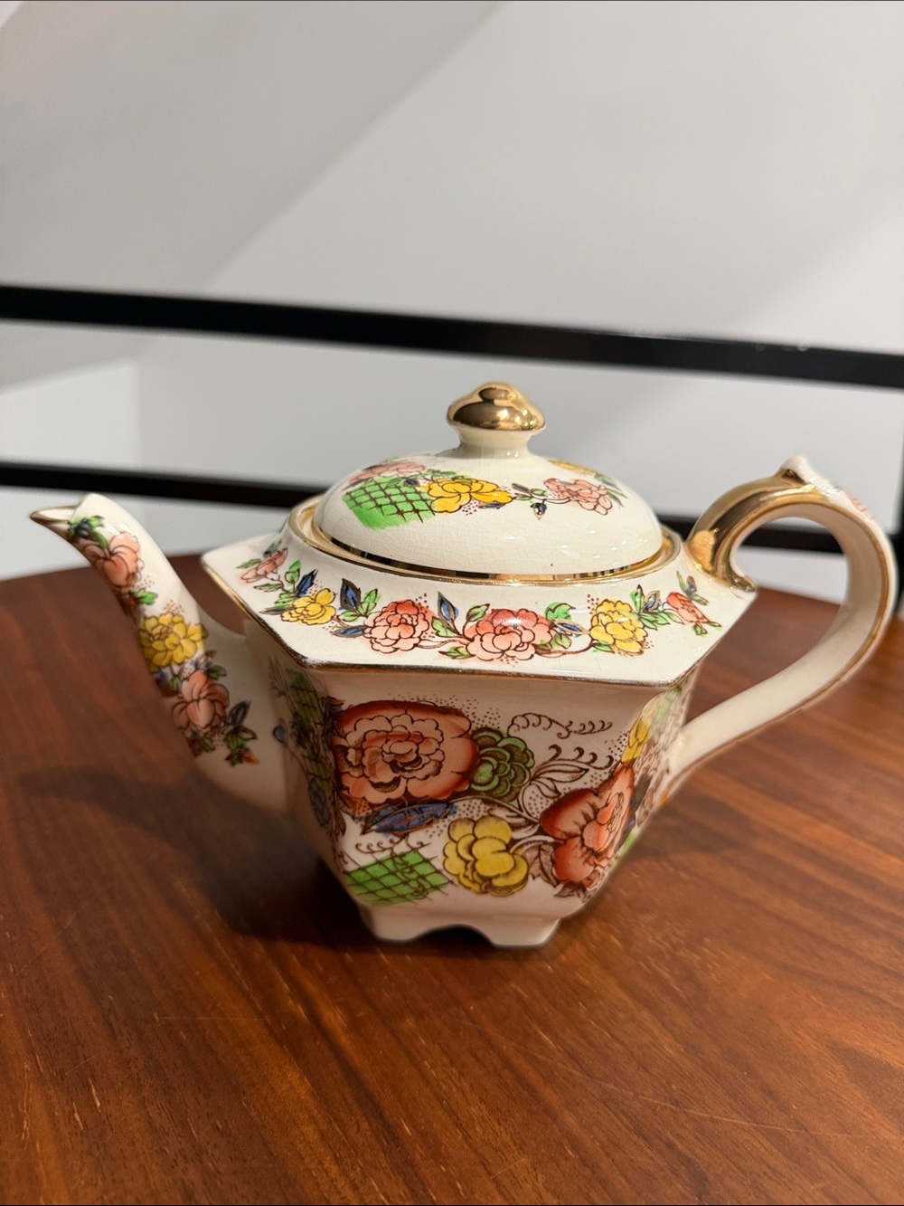 Vintage Sadler England Hexagonal “Rose Garden” Teapost